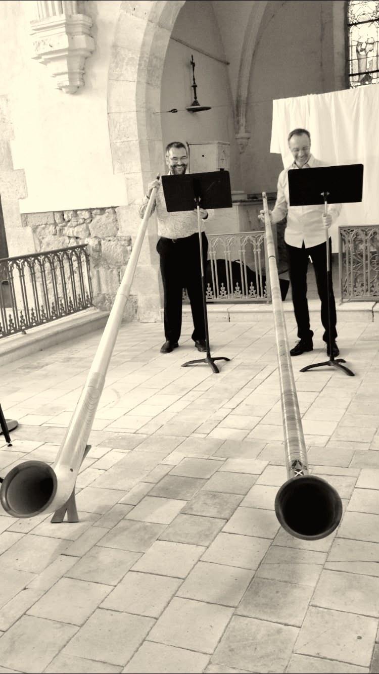 Cors des Alpes dans l'église de Maignaut-Tauzia